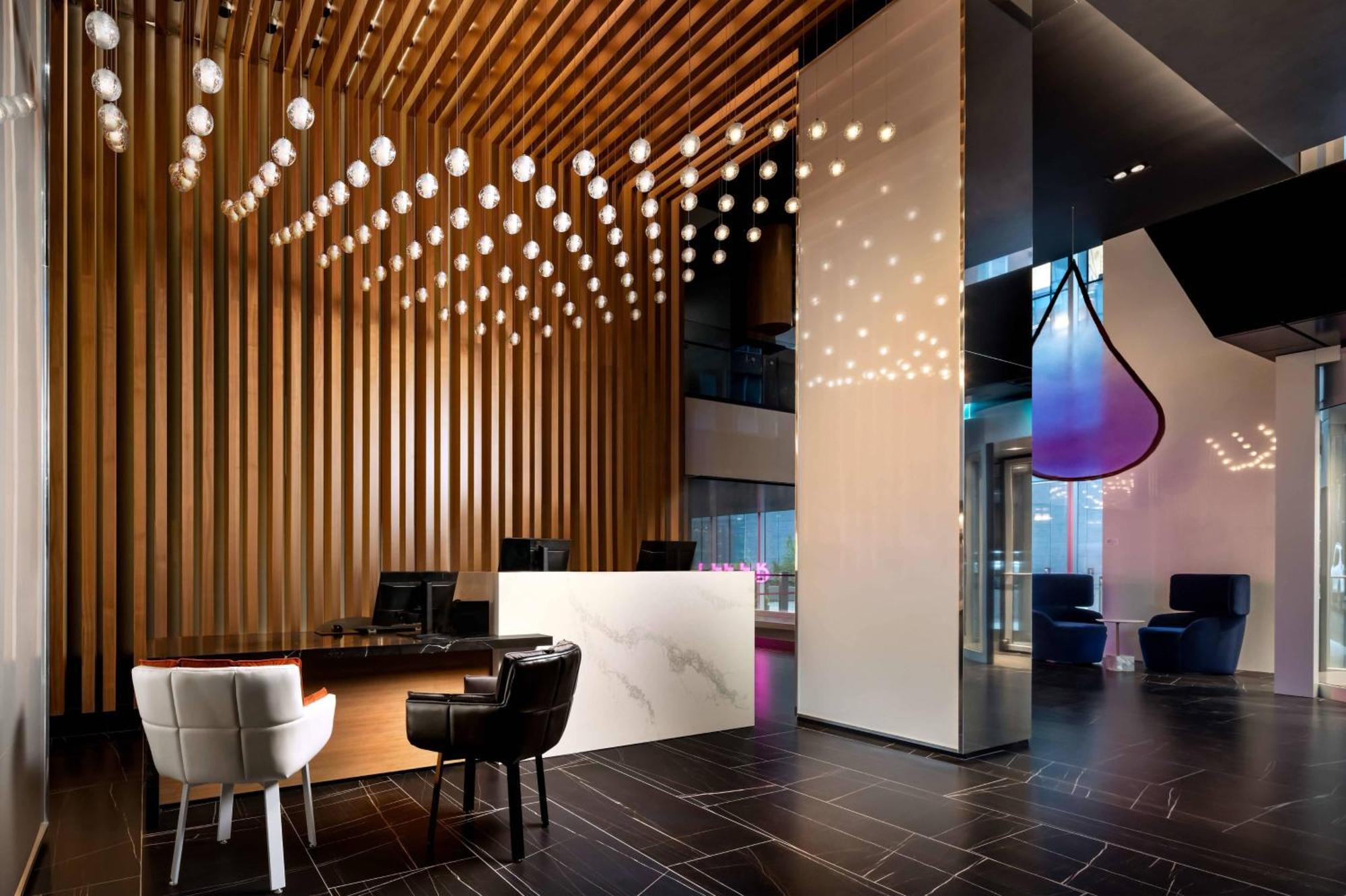Humaniti Hotel Montreal, Autograph Collection Экстерьер фото