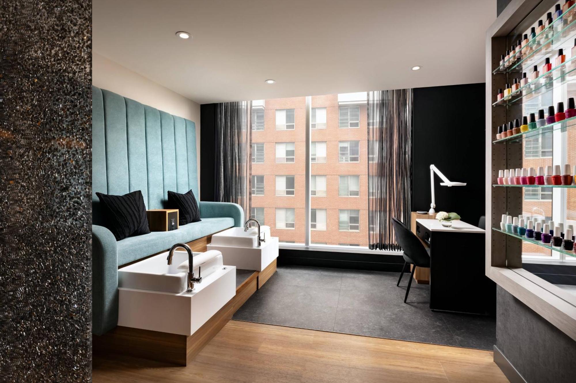 Humaniti Hotel Montreal, Autograph Collection Экстерьер фото