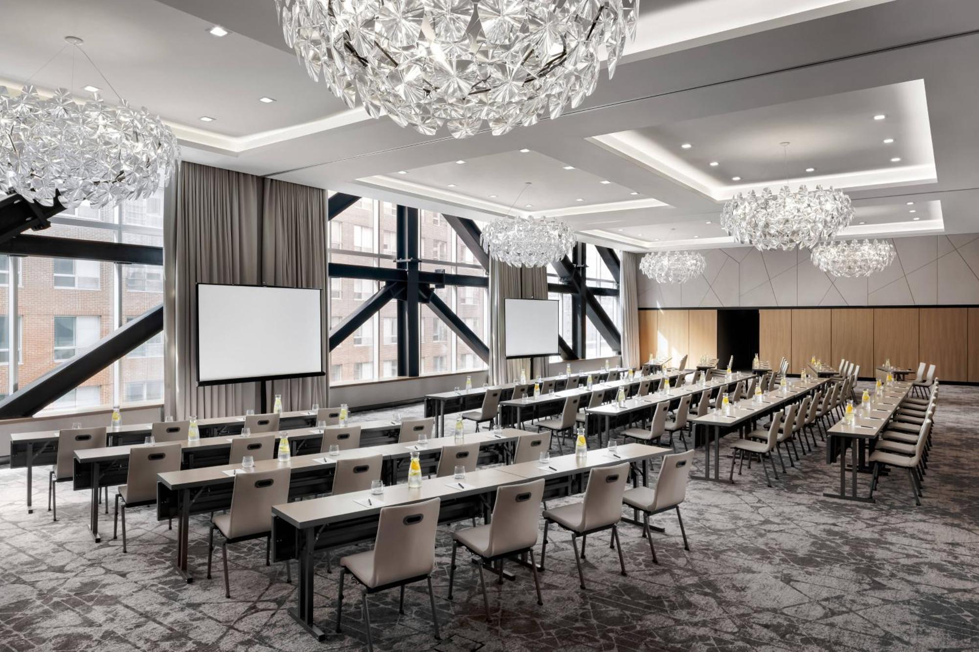 Humaniti Hotel Montreal, Autograph Collection Экстерьер фото