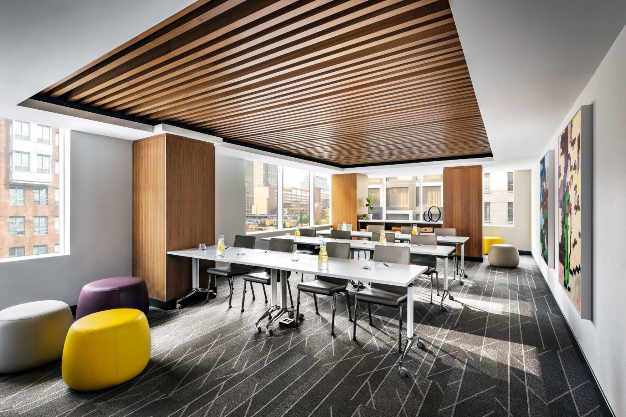 Humaniti Hotel Montreal, Autograph Collection Экстерьер фото