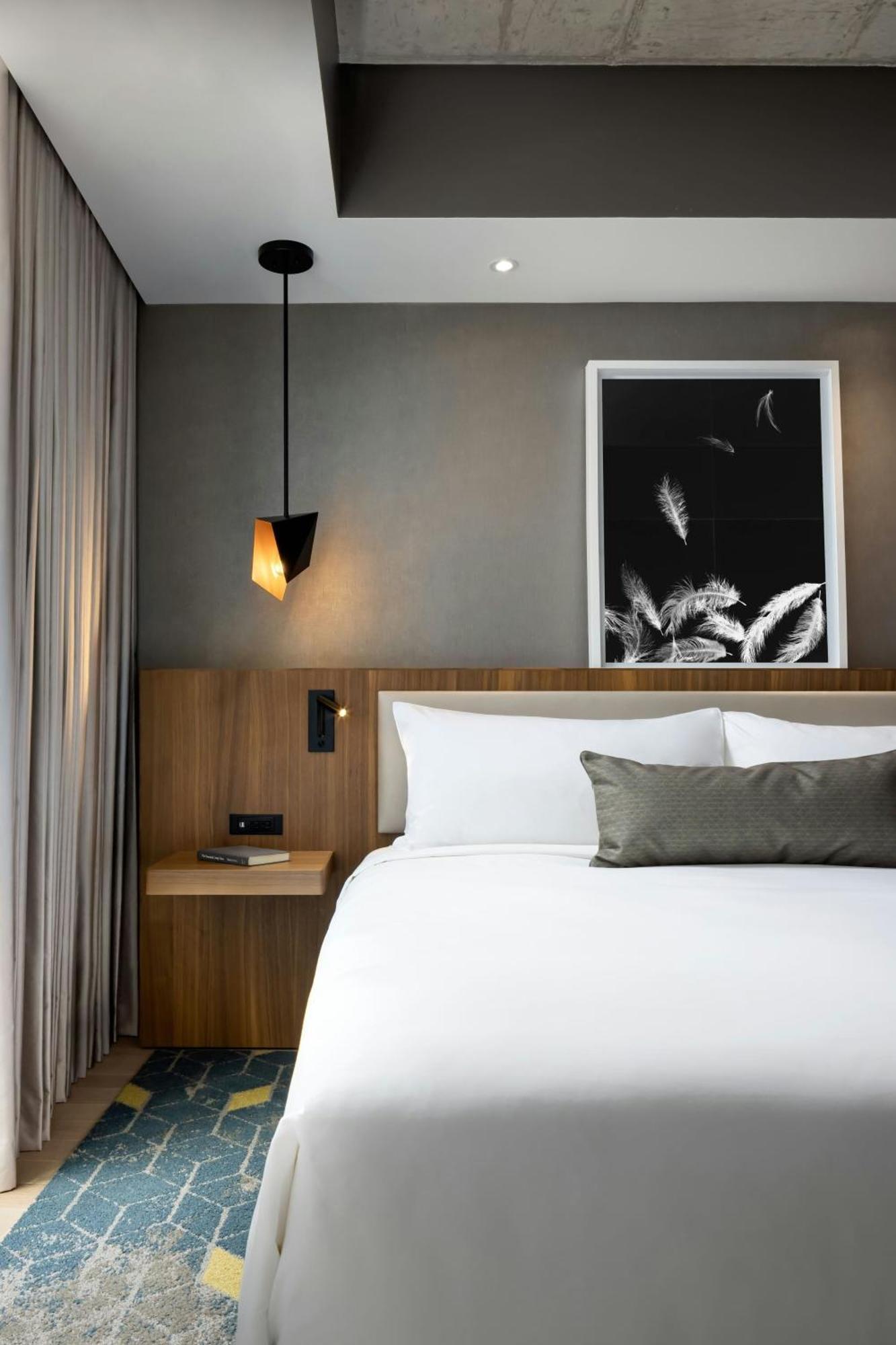 Humaniti Hotel Montreal, Autograph Collection Экстерьер фото